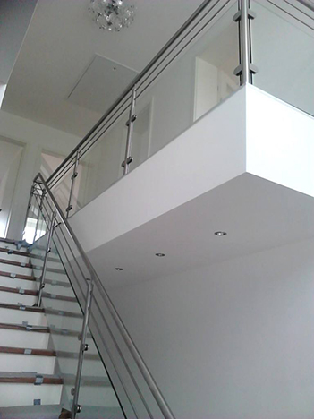 Egyedi üveg lépcsőkorlát